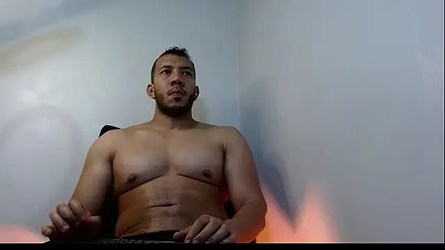 Snapshot of georgeholl chatting on May 5, 1:57 am georgeholl online show from May 5, 1:57 am