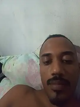 Snapshot of Gabriel28cm chatting on August 6, 10:33 pm Gabriel28cm online show from August 6, 10:33 pm