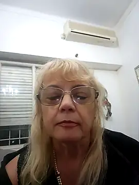 Snapshot of MatureElegantWidow chatting on April 10, 10:14 pm MatureElegantWidow online show from April 10, 10:14 pm