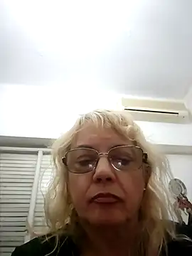 Snapshot of MatureElegantWidow chatting on May 7, 11:54 pm MatureElegantWidow online show from May 7, 11:54 pm