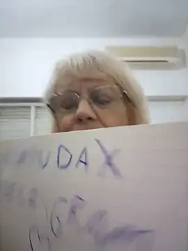 Snapshot of MatureElegantWidow chatting on May 11, 1:22 am MatureElegantWidow online show from May 11, 1:22 am