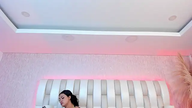 Snapshot of Vaithiare_stone chatting on May 1, 1:26 pm Vaithiare stone online show from May 1, 1:26 pm