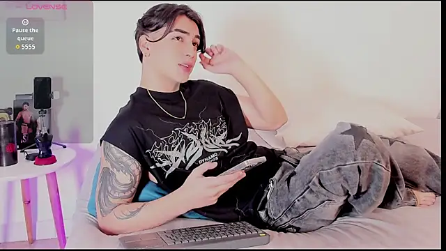 Snapshot of Thiago_angel chatting on April 22, 6:05 am Thiago angel online show from April 22, 6:05 am