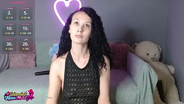 Snapshot of Bea_doll chatting on July 6, 1:24 am Bea doll online show from July 6, 1:24 am
