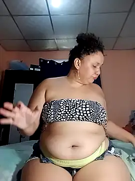 Snapshot of Marialae2735 chatting on April 11, 3:27 pm Marialae2735 online show from April 11, 3:27 pm