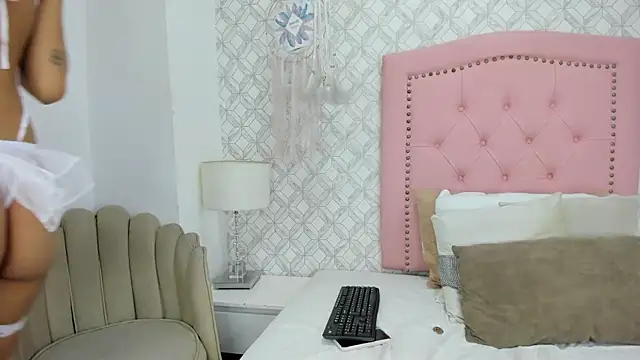 Snapshot of sofia_martinez_9 chatting on July 10, 7:38 pm sofia martinez 9 online show from July 10, 7:38 pm