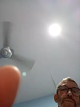 chris-sbh11 online show from April 3, 6:11 am