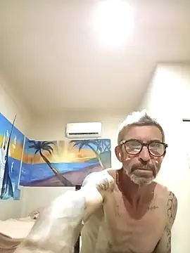 Snapshot of chris-sbh11 chatting on April 26, 1:03 am chris-sbh11 online show from April 26, 1:03 am