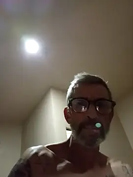 Snapshot of chris-sbh11 chatting on May 3, 1:22 am chris-sbh11 online show from May 3, 1:22 am