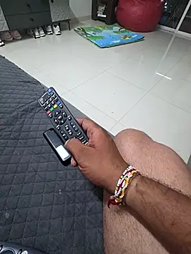 Meninmumbai online show from April 8, 5:35 pm