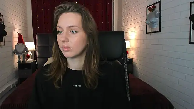 Snapshot of MeganClapp chatting on April 22, 5:10 am MeganClapp online show from April 22, 5:10 am