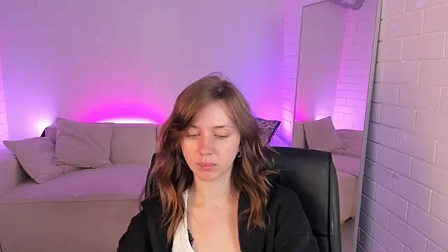 Snapshot of MeganClapp chatting on May 11, 5:13 am MeganClapp online show from May 11, 5:13 am