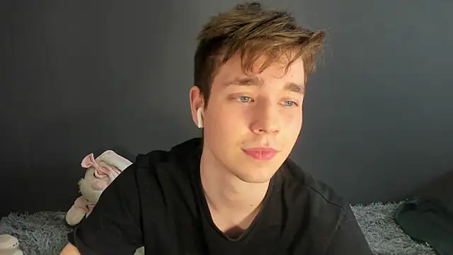 Snapshot of zeriax chatting on April 5, 3:26 am zeriax online show from April 5, 3:26 am