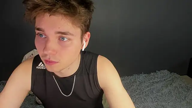 Snapshot of zeriax chatting on April 6, 1:36 am zeriax online show from April 6, 1:36 am