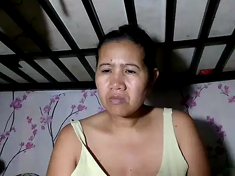 Snapshot of _SweetSmile chatting on April 17, 12:57 am SweetSmile online show from April 17, 12:57 am