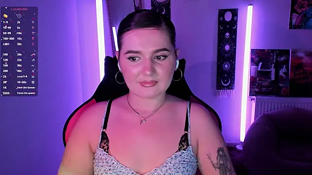 Snapshot of SourCherry__ chatting on June 20, 7:16 pm SourCherry online show from June 20, 7:16 pm
