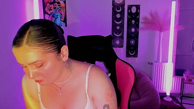 Snapshot of SourCherry__ chatting on July 1, 12:40 pm SourCherry online show from July 1, 12:40 pm