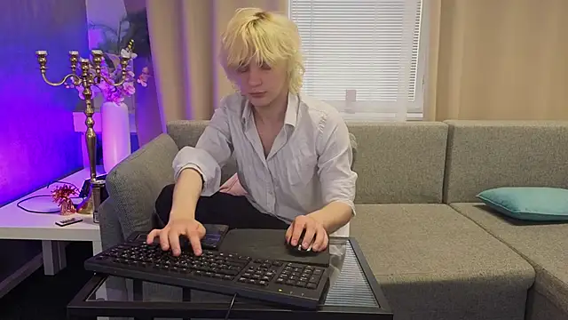 JameMilann online show from April 29, 1:37 pm