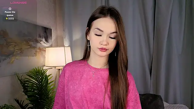 Snapshot of LuraPodraza chatting on July 1, 4:07 pm LuraPodraza online show from July 1, 4:07 pm