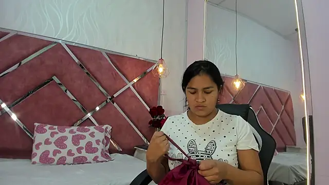 Snapshot of AprilMiiller chatting on May 21, 12:56 pm AprilMiiller online show from May 21, 12:56 pm