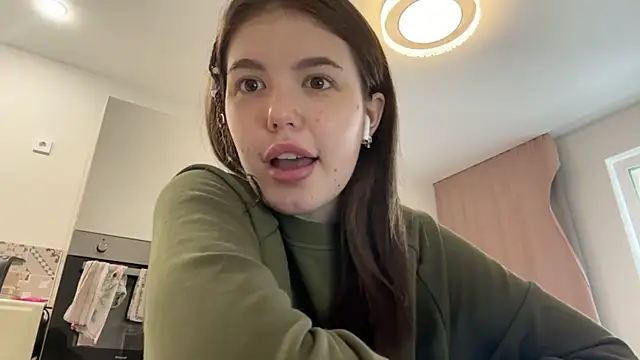 Snapshot of Meryblanks chatting on April 10, 9:14 am Meryblanks online show from April 10, 9:14 am