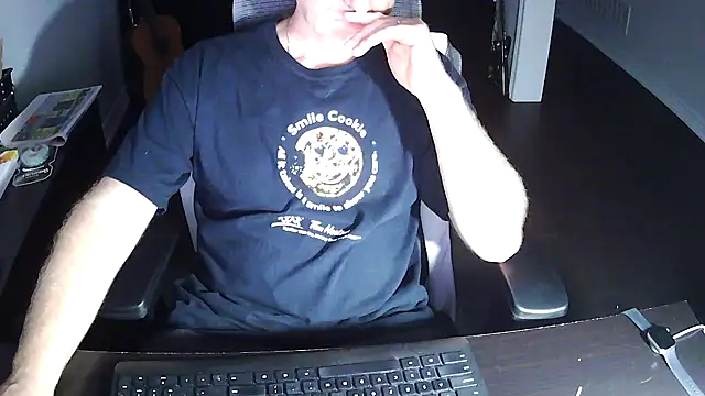 Snapshot of Shalun2000 chatting on June 19, 2:49 am Shalun2000 online show from June 19, 2:49 am
