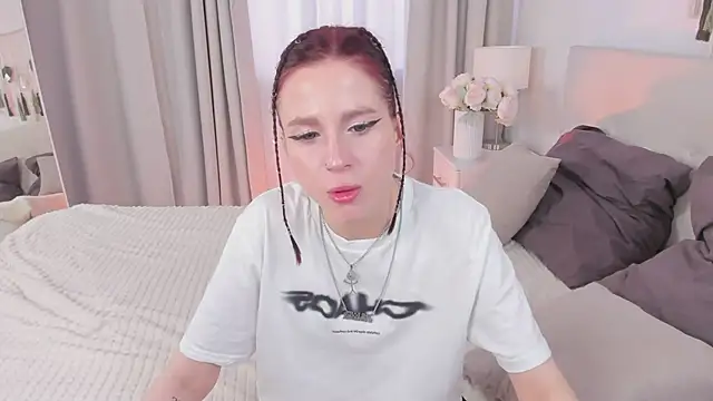 Snapshot of Sonya_Miler chatting on May 27, 10:23 am Sonya Miler online show from May 27, 10:23 am