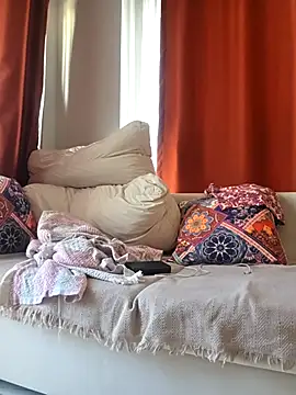DoggyJasmine online show from May 5, 2:58 pm