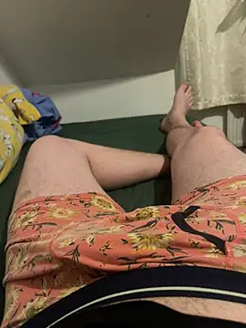 Snapshot of fragdemiere chatting on April 3, 9:02 pm fragdemiere online show from April 3, 9:02 pm