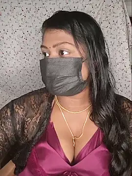 Romantic Woman online show from June 15, 7:05 pm