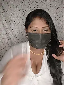 Romantic Woman online show from July 25, 9:45 pm