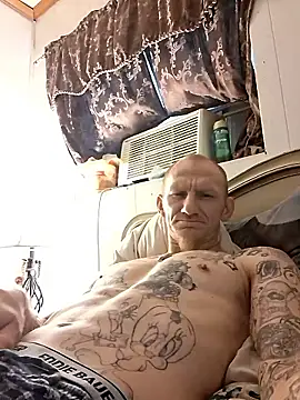 travisrwade online show from April 13, 3:17 pm