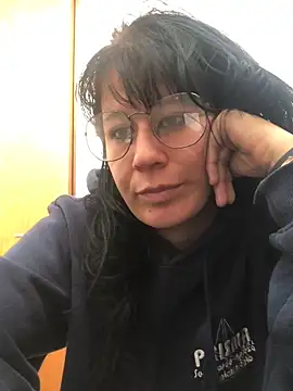 Laacoluu online show from April 7, 1:11 pm