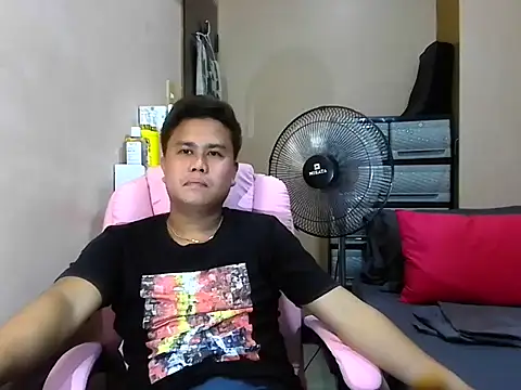 Snapshot of tipsy_butter chatting on June 17, 1:23 pm tipsy butter online show from June 17, 1:23 pm