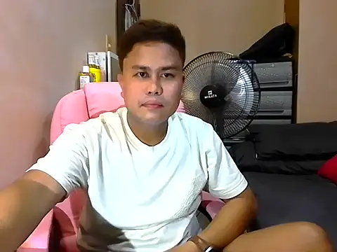 Snapshot of tipsy_butter chatting on June 19, 12:42 pm tipsy butter online show from June 19, 12:42 pm