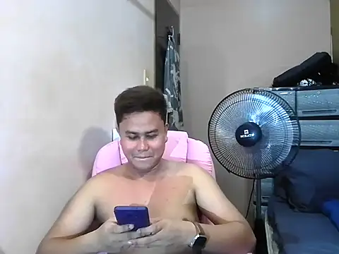 Snapshot of tipsy_butter chatting on July 6, 10:23 am tipsy butter online show from July 6, 10:23 am