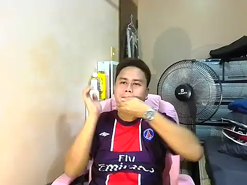 Snapshot of tipsy_butter chatting on July 8, 6:40 am tipsy butter online show from July 8, 6:40 am