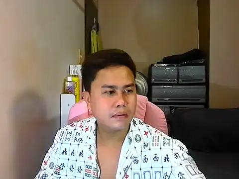 Snapshot of tipsy_butter chatting on July 20, 2:41 pm tipsy butter online show from July 20, 2:41 pm