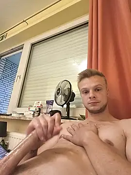 Snapshot of CuteDenno chatting on July 18, 7:28 pm CuteDenno online show from July 18, 7:28 pm