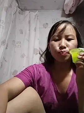 Snapshot of Yo-must chatting on June 8, 5:41 am Yo-must online show from June 8, 5:41 am