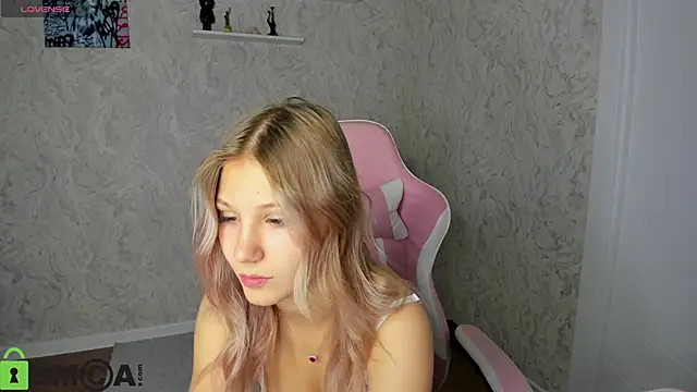 Snapshot of Angelina_Becker chatting on June 1, 1:18 am Angelina Becker online show from June 1, 1:18 am