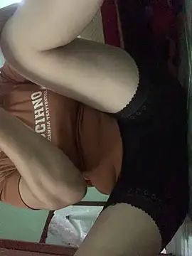 Snapshot of __Evelyn__ chatting on May 18, 2:07 am Evelyn online show from May 18, 2:07 am