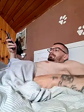 Snapshot of jozsi1995 chatting on May 13, 6:11 am jozsi1995 online show from May 13, 6:11 am