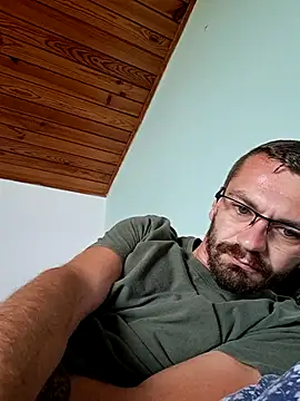 Snapshot of jozsi1995 chatting on July 2, 5:35 am jozsi1995 online show from July 2, 5:35 am