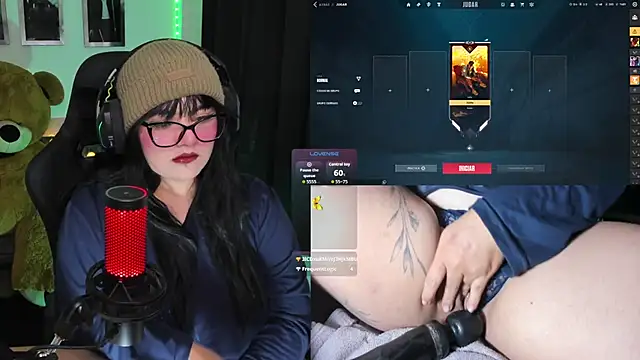 Snapshot of EternaAura_ chatting on April 17, 1:25 pm EternaAura online show from April 17, 1:25 pm
