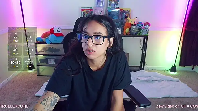 Snapshot of Controllercutie chatting on April 17, 12:19 pm Controllercutie online show from April 17, 12:19 pm