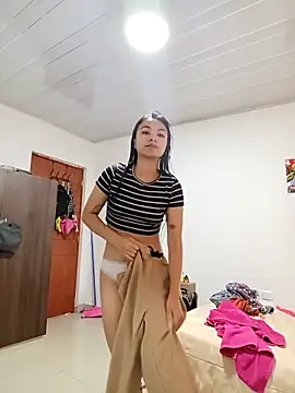 Snapshot of Leticia_Hinkley_ chatting on April 14, 11:38 am Leticia Hinkley online show from April 14, 11:38 am