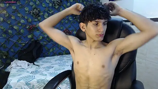 Snapshot of billy_wild chatting on April 15, 12:56 pm billy wild online show from April 15, 12:56 pm