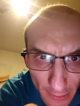 Snapshot of UpbeatXiphias chatting on April 7, 5:08 am UpbeatXiphias online show from April 7, 5:08 am