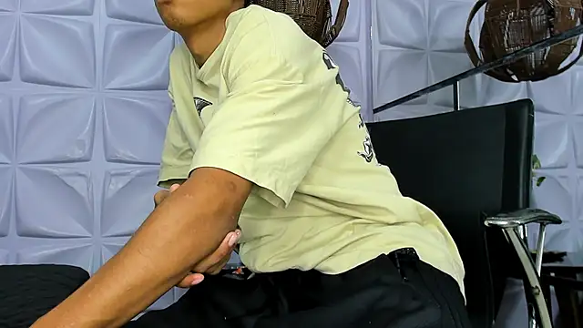 Snapshot of AndySinss chatting on April 10, 1:05 pm AndySinss online show from April 10, 1:05 pm